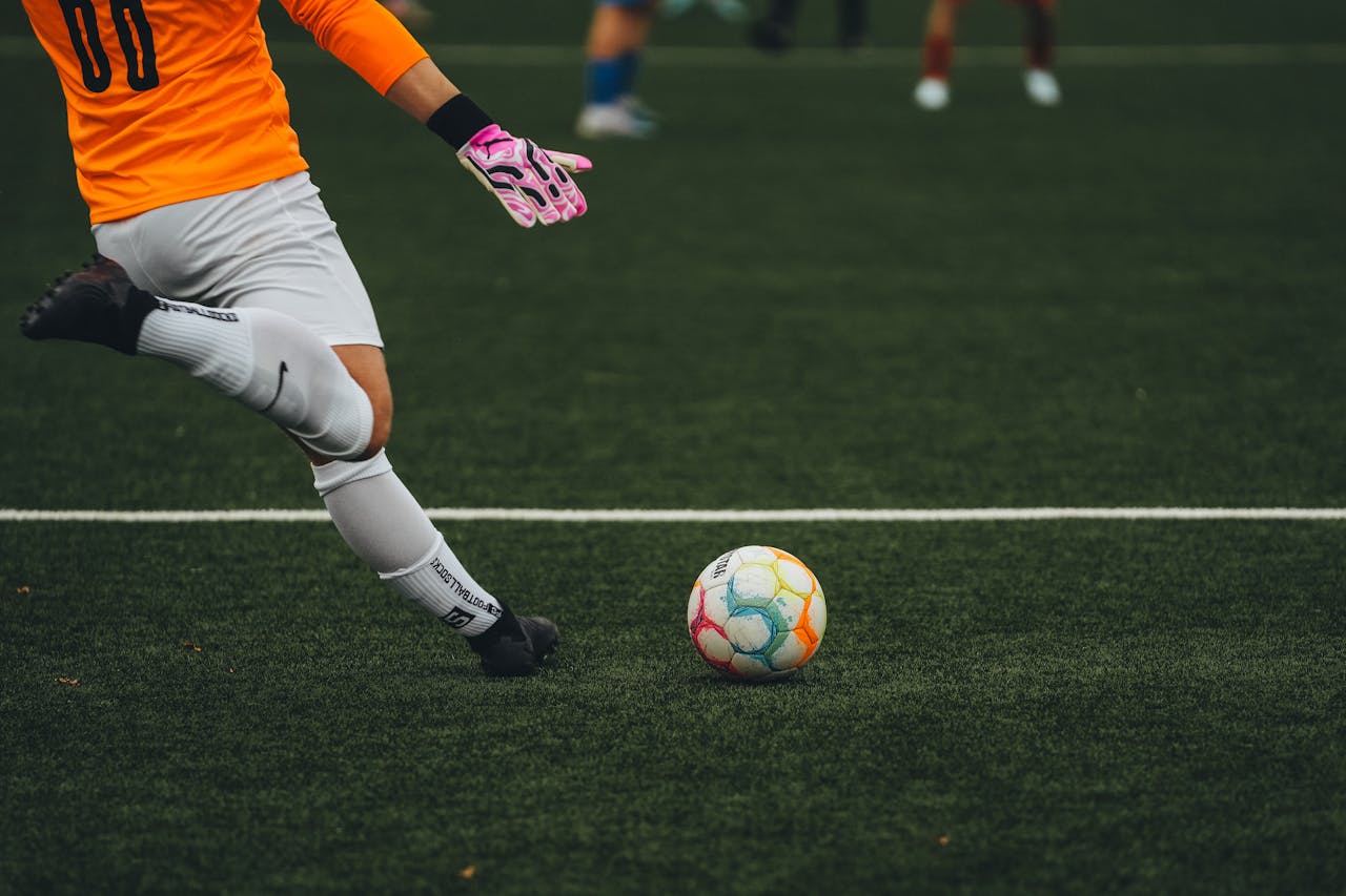 The Role of Communication Between Defenders During High-Pressure Games