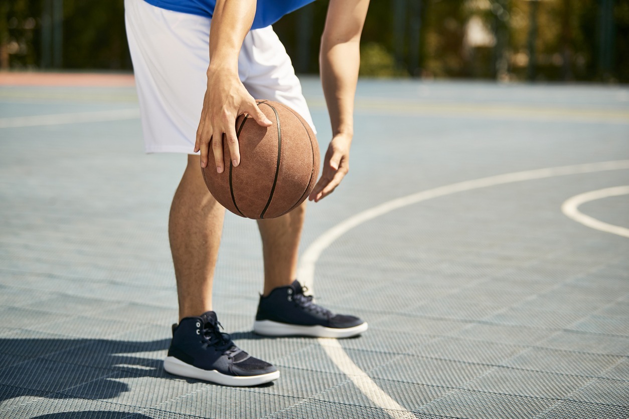 A player playing basketball outside