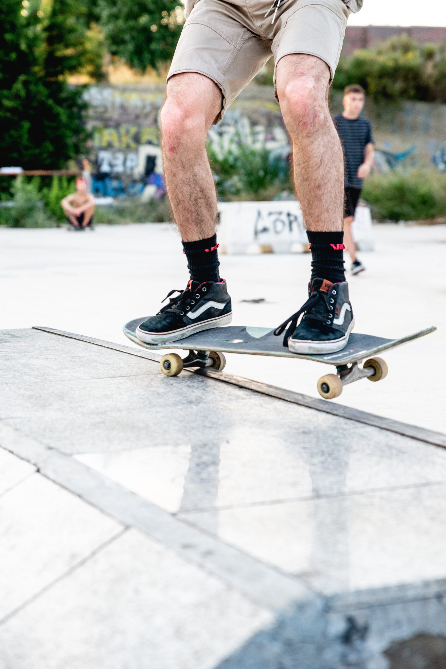 How to Travel with a Skateboard for Beginners