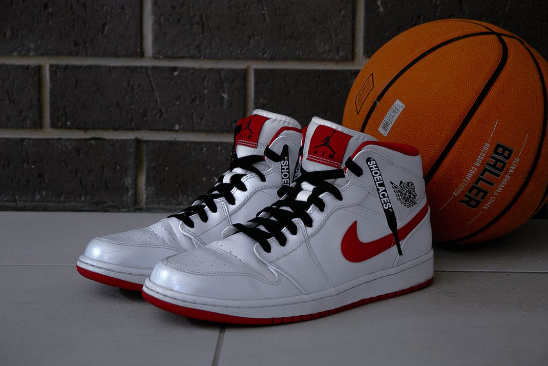 A pait of basketball shoes