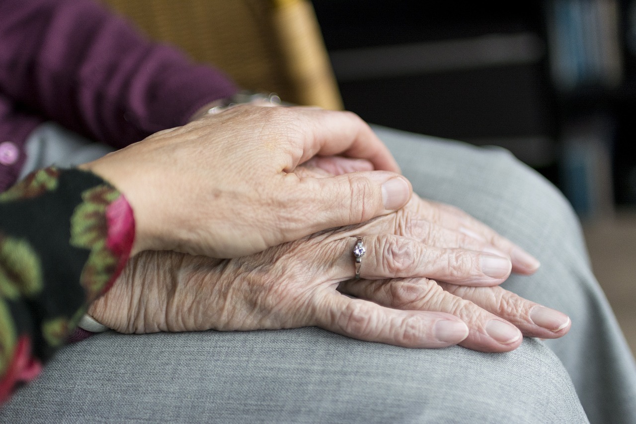 Tips for Seniors: How to Start Dating Again?