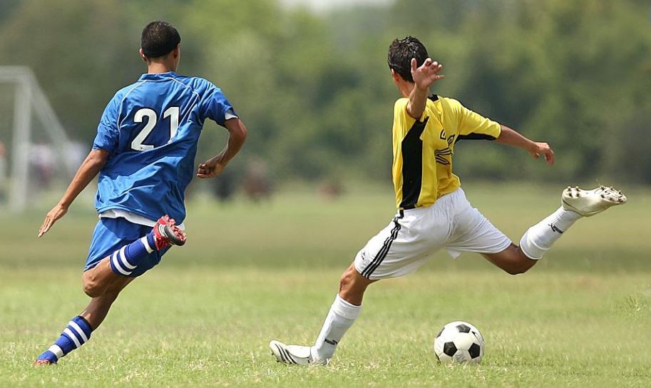 soccer-football-soccer-players-kick