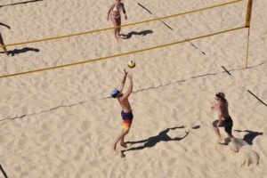 How to Play Beach Volleyball Instructions for a Beginner