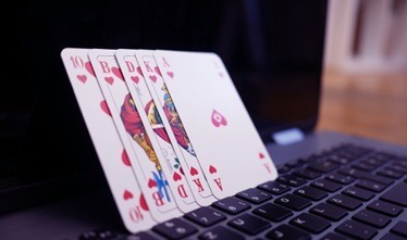 How to Play Smart When You Play Online Poker