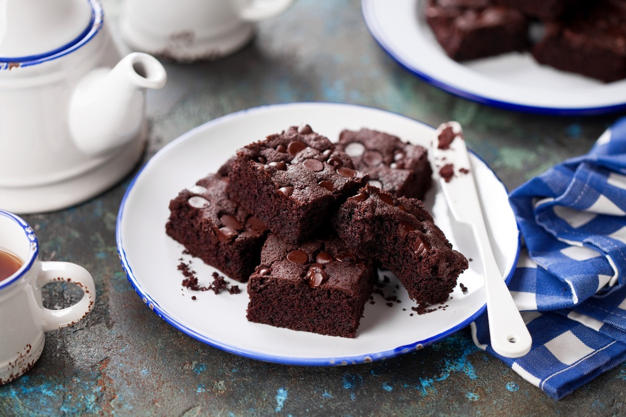 A-homemade-dark-chocolate-brownie-cake
