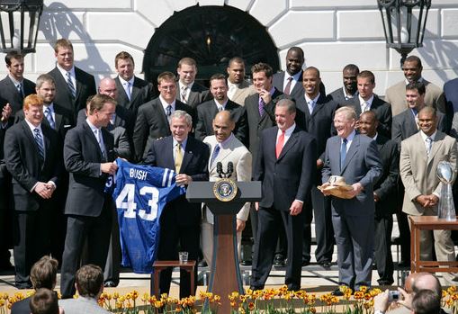 Peyton-manning-with-the-Colts-visit-President-George-W.-Bush
